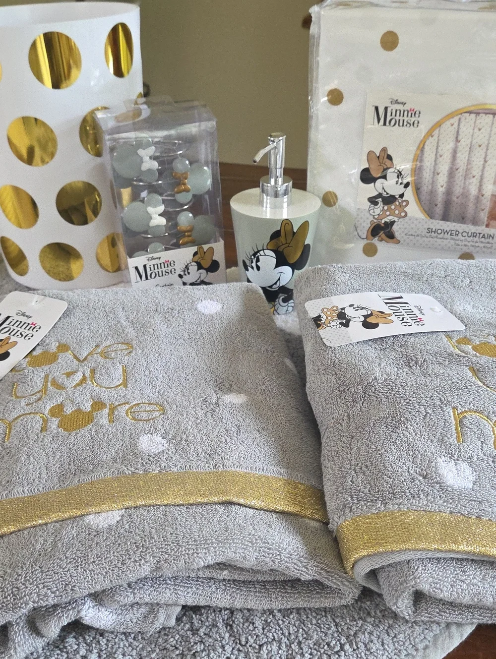 Disney Minnie Mouse Bath Collection. New with Tags. Stunning!